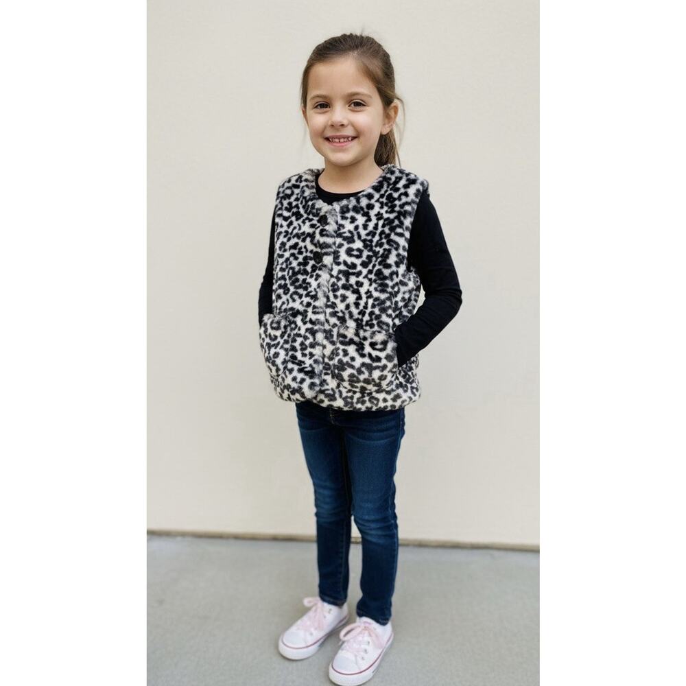 Calvin Klein Jeans Girls Vest Faux Fur Soft Animal Print White Black Size 6 EUC